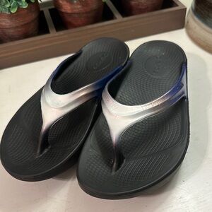Oofos Iridescent/Purple Flip Flops Size 7 worn one time